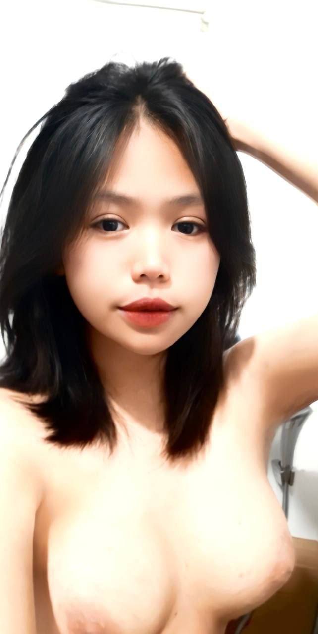 Học sinh nữ đại học không thể chống cự trước ngón tay điêu luyện của kẻ biến thái