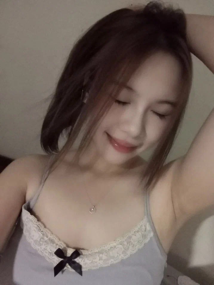 Nhìn thầy cô giáo mà mình thầm yêu vụng trộm, cậu học trò quyết định tống tình