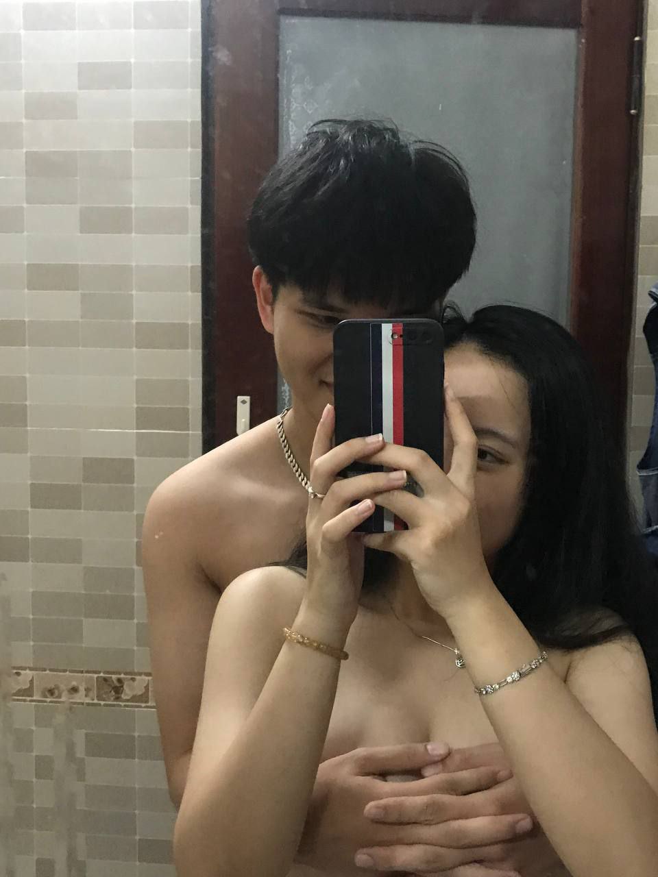 Lừa dối một phụ nữ mang thai với bộ ngực lớn, lộ mặt và xuất tinh mà không dùng bao cao su